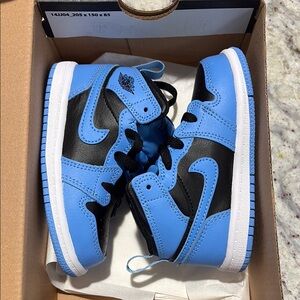 Nike Jordan 1 Mid Size 7c